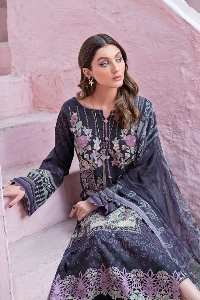 Riwayat- Y105- Lawn 3 Piece suit